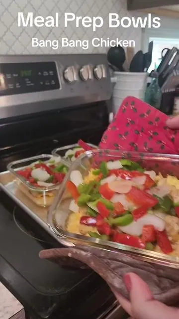 These bowls have helped me so much on my weightloss journey! Maybe they can help you too! @Krista Pool has the best recipes for meal prep! #easyrecipe #measingle #glass #singleserve #yum #tiktokshop #tiktokshopfinds 