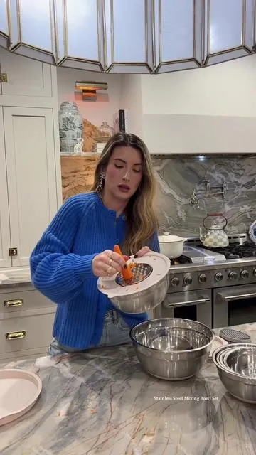 Kitchen must have! This set of 6 stainless steel mixing bowls have their own lids & even 3 grating attachments for easy food prepping! #mixingbowls #kitchenware #kitchenessentials #foodprep #baking #cooking #thanksgiving #tiktokshopcybermonday #tiktokshopblackfriday 
