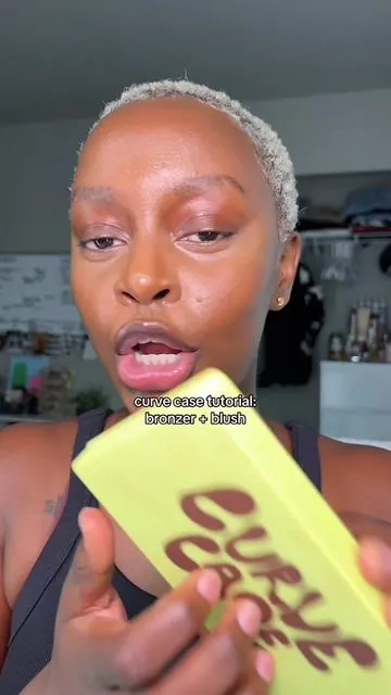 can never get enough of this cream bronzer + blush curve case palett from @madebymitchell @madebymitchellusa  #blackgirlmakeup #curvecase #madebymitchell #beginnermakeup #makeuptutorial #bronzer #blush 