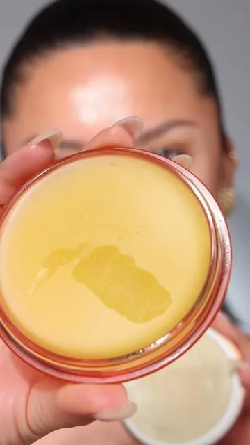 What's YOUR Yummy Skin Cocktail? 😘 Combine moisturizing prep steps like Moisture Repair Balm with our Blurring Balm Powder for a balanced, hydrated complexion that never looks too oily or matte. What Yummy Skin combos would you like to see next? 💞 @VIVIANA  #skincare #dryskin #makeup #makeupfordryskin #skincareroutine #oilyskin #sensitiveskin