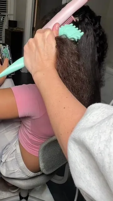 Loving this straightening brush with steam. #wavytalk #wavytalkhair #hairtok #hairtutorial #hairtutorials #curlyhairroutine #flatiron #tiktokshopblackfriday #tiktokshopcybermonday #ttstakeover #spotlightfinds #ttsstarcreator #starcreatorcompetition #CapCut 