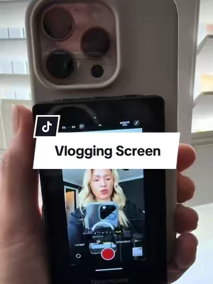 A filming must have! #Vlog #vlogging #vloggingcamera #vloggingscreen #filminghacks #contentcreator #contentcreators #contentcreatortips #tiktokshopaffiliates 
