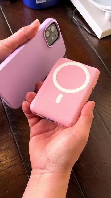 Siempre lo cargo en mi bolso me gusta estar prevenida 😊#powerbank #paratii #foryou #fyp #foryoupage #usb #charger #portable #battery #cellphone #phone #videoviral #mujeres #hombres portable cellphone charger 