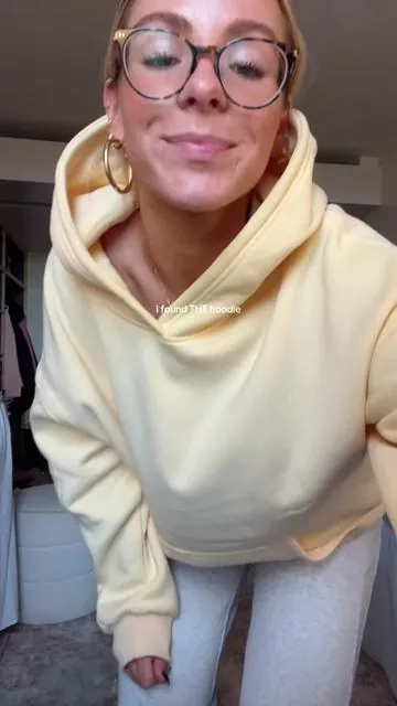 and its less than $20 rn 🤫🤫 #fyp #hoodie #style #ootd #fashion #beauty #sweatshirt #oversized #girls 