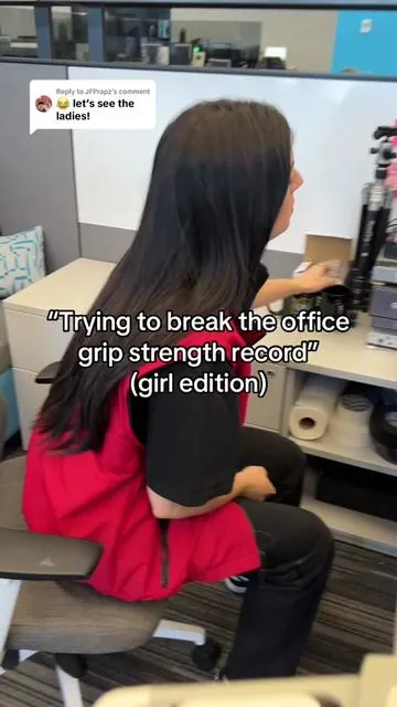 Replying to @JFPrapz QUEEN B 👸          #gripstrength #gymgirl #challenge #gymtok #fitness #trainer #humor #officelife #1stphorm #fyp