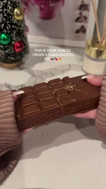 10/10 🤤 finally made the dubai chocolate!!  it’s SO GOOD & so easy to make; U need this kit🍫#dubai #dubaichocolate #easyrecipe #sweets #mukbang #asmr #delicious #asmrsounds #obsessed #fyp #dubai🇦🇪 #sweet 