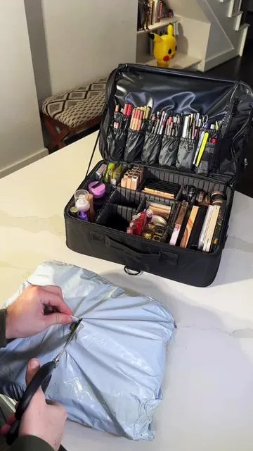 I think i hit the jackpot. 👏🏼✨💚 #madebymitchell #tiktokshop #makeupartist #promua #makeupkit  #TikTokShopHolidayHaul #tiktokshop #deals #makeup #honestreview 