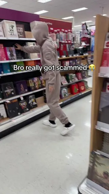 Bro got robbed 😭‼️ #comfrt #comfrtclothing #sweatsuits #hoodieszn ##TikTokShopHolidayHaul##SuperBrandDay##resultsmayvary##Treasurefinds##CreatorBoostCamp##falldealsforyou##holidayhauls ##christmasshopping##spotlightfinds##ttsdelight##giftsforhim##giftsforher##GiftGuide##TTSTakeover##holidaycountdown ##christmascountdown##crazycountdown##christmas2024##tiktokshopcreatorpicks##newyearnewaura##giftsforguys##giftsformen 