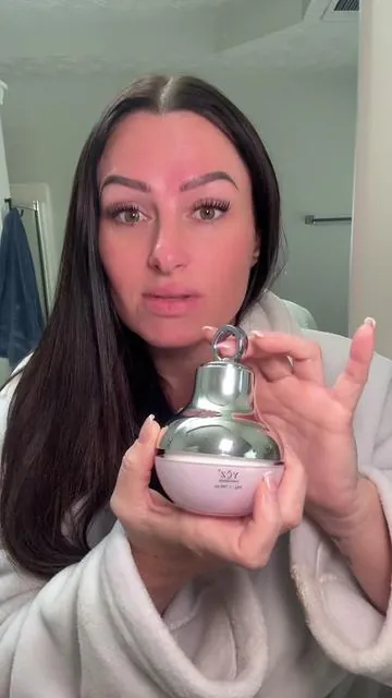 @YCZ Beauty(eye cream) #tiktokshopholidayhaul #tiktokshopcreatorpicks #skincareover40 #skincare #eyecream #tiredeyes #antiaging #redlighttherapy #ycz #skincare #tiktokshop #tiktokfinds #tiktokmademebuyit 