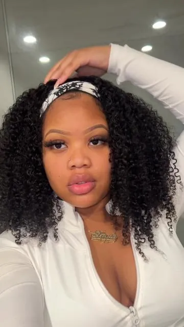 This wig looks so reallll omg 🤐😂 thank you @oqhairofficial #headbandwig #curlyheadbandwig #curlywig #naturalwig #oqhair #oqhairreview #hairreview #fypシ 