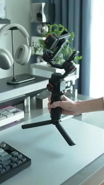 unbox Hohem NEW Isteady M7 3 axis gimbal, it’s really a game changer for creating content! $30 coupon now!  @hohem global  #hohem#hohemIsteadyM7#unbox#selfie#gimbal#stablizer#tech#contencreator#christmasgift#fyp#film#videographer