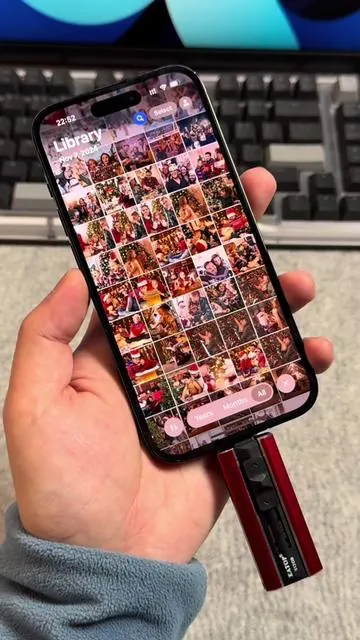 Easily back up photos videos and files by simply inserting a flash drive into your phone #usbdrive #flashdrive #memorystick #icloud #iphonedrive #iphoneflashdrive #iphonephotostick #iphonememorystick 