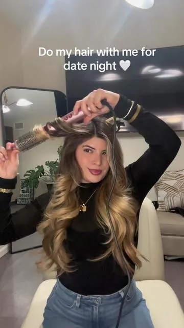 Just when I thought the @wavytalkofficial thermal brush couldn’t get any better ❤️‍🔥 #hair #hairtok #hairfluencer #hairinfluencer #hairstyles #latinacreator #thermalbrush #hairtutorial 