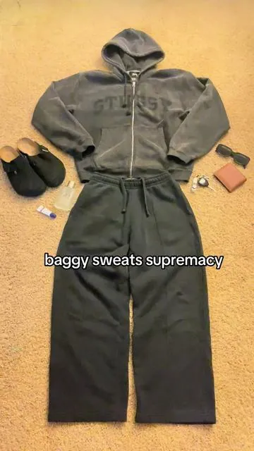 baggy sweats 🔛🔝#fyp #baggysweats #baggy #stussy #birkenstocks #fitcheck #ootd #fashiontiktok #viral #xyzbca 