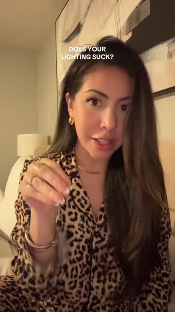 In 2025 if you actually want to take content creation seriously the non negotiable is having good lighting 1000% every time! As a content creator- this is my go to light for the perfect lighting setup #contentcreator #contentcreatortips #contentcreators #lighting #lightingtips #tripod #tripodstand #contentcreatortiktok #latinacontentcreator #latinacreator 