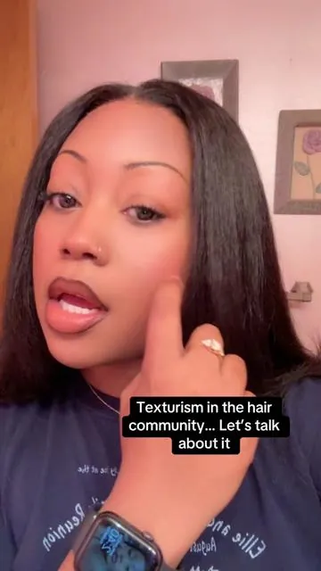 My go to 90s hairstyle is always with kinky hair… TEXTURISM is REAL and alive in the hair community…let’s talk about it. #90s #90shairstyle #90sblowout #90shair #blowouthair #90shairstyles  @oqhairshop @OQHAIR 