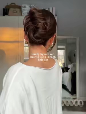 so elegant I love it 🤍✨ #frenchhairpin #frenchhairstyle #hairpin #hairpins #hairpintutorial #hairstyle #hairstyletutorial #hairtutorial #easyhairstyles #quickhairstyle 