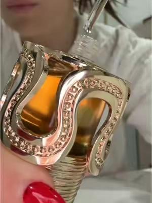 Vanilla Girls - RUN! #perfume #perfumetiktok #vanillagirl #vanillaperfume #lattafaperfume #lattafa #lattafaperfumes #vanillafragrance #perfumetok 