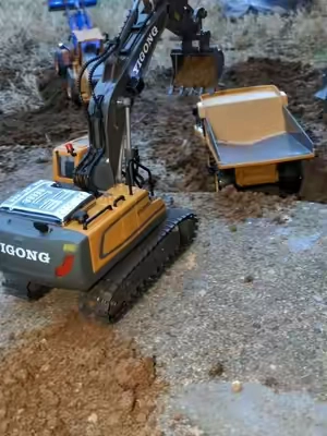 Máquinas de construcción con control remoto, este es el mejor regalo que le puedes dar a tu hijo le encantará te lo prometo😍✨#constructiontrucks #electronictoys #toys #excavatortrucks #toysforkids #juguetes #ideasderegalo #juguetesdeconstruccion  #tiktokshop 