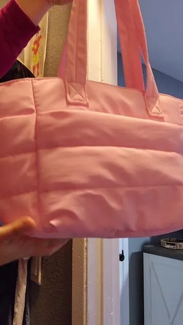 If you are a pink girly , you need this one🎀🩷#tote #everydaytote #pinkaesthetic #pink #prettygirls #prettyinpink #purses #fyp 
