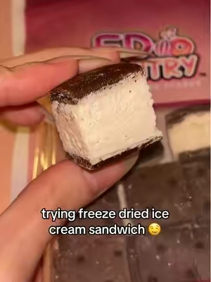 finished the entire thing after, SO FREAKING YUMMY😫🫶🏻 #freezedriedcandy #freezecandy #freezedried #freezedriedicecream #freezedriedicecreamsandwich @fdpantry 