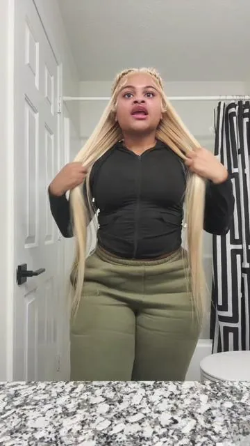 32 inchesss & it’s VERY THICK from top to bottom 100/10 definitely recommend 😘 Wig from @Tahikie Hair Shop #613 #613wig #hairwig #blondehairstyles #blondewig #hairstyle #tahikiehair #ttshopdeals #affordablewigs #viralvideo #blackgirlmagic #blackgirlhairstyles #blackgirlhair #blondegirl #coloredwig #hairinspo #tiktokshop #tiktokhair #creatorsearchinsights #prettygirlcollection #viraltiktok #halfuphalfdown #halfuphalfdownhairstyle #babyhair 