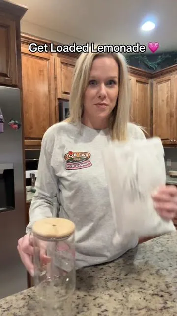 OKAY!!! @Caffeine, Candles & Chaos  y’all definitely knocked it out of the park on the #getloadedlemonade! These just might be my new favorite from yall! Absolutely delicious 😋 #loadedlemonades #naturalenergy #makeathomeloadedteas #loadedtea #loadedlemonade 
