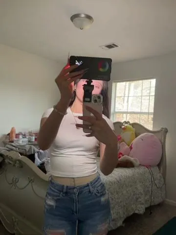 Best selfie light out there! #selfielight  #portablelight #phonelight #cliponlight #rgblight #contentcreatormusthaves  #fyp 