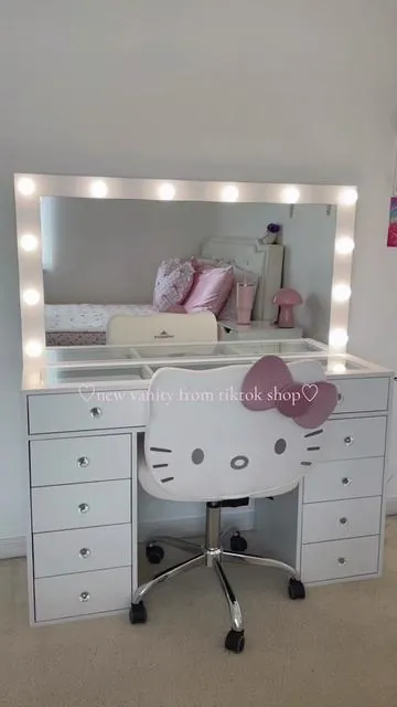 my first big girl 💎✨🎀 #vanity #vanitymirror #makeupvanity #tiktokshop #tiktokshopfinds #tiktokshopping #aesthetic #beauty #beautytok #makeup #trending #foryoupage #fyp 
