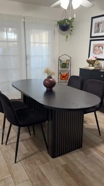 Obsessed with my new Dining Table 😍🖤  . #homedecor #kitchen  #interiordesign #homeimprovement 