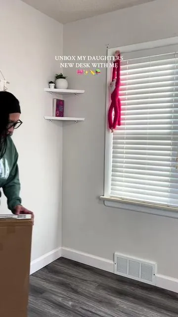 My home 🤝🏼 Tiktok Shop. Another TikTok shop find for the win 🙌🏼  #tiktokshopjumpstartsale #tiktokshopfinds #tiktokshop #unbox #unboxingvideo #homefurniture #desk 