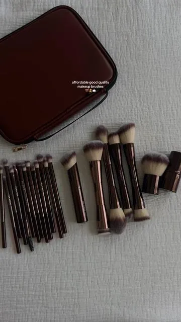 These makeup brushes are so perfect 🤎🥹 they are literally so soft & the little brush travel case…i’m obsessed. 🤩 #makeupbrushes #brushes #makeuptools #TikTokShop #ttslevelup #giftguide #makeup #christmasgift #giftideas #christmasgiftideas #tiktokshopcybermonday #tiktokshopblackfriday #musthaves