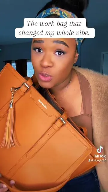 Say goodbye to chaos and hello to organization. This work bag has a spot for everything—laptop, water bottle, chargers, you name it. Plus, it’s cute enough to make you feel like you’ve got your life together. Don’t say I never put you on. #WorkBagGoals #lovevook #lovevookbackpack #lovevooktravelbag #totebags #workbag #workbagessentials #mombag #cooperatebaddie 