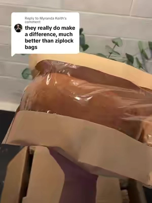 Replying to @Myranda Keith  How to store homemade bread in these sourdough paper bags, the best way I’ve found!  #sourdoughforbeginners #sourdoughbagels #sourdoughtiktok #sourdoughbaker #homemadebread #breadbag 