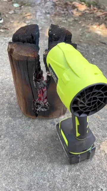This blower is a must have. light weight, and powerful! #shoptiktok #backtoschool #tiktokfinds #blower #leafblower.. #fyp #foryou #us #goodthing #blower 