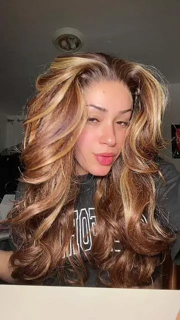 Omg this wig is giving HUMAN baby! 🤩🤩 @SamsBeauty balayagecaramel 