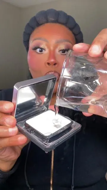 If this isn’t your sign to get the NEW @carslan_us 2.0 powders then idk what is 😌🩷 I’m wearing the shade 02 for oily/combo skin, but they have so many variations for your specific skin needs 🤪 #AD #carslan #carslanpowder #pressedpowder #waterproofmakeup #fyp #foryou #settingpowder #newmakeup 