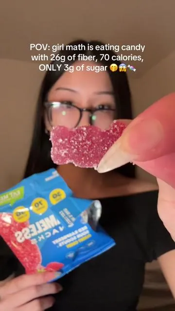 A WHOLE bag for 70 calories😱 srsly a great healthy candy alternative👌🏻#shamelesssnacks #healthysnacks #shamelesscandy #candyoftiktok #tiktokcandyshop #tiktokcandy #tiktokshopcandy #highfibergummies #highfiber  #lowcaloriegummies @Shameless Snack 