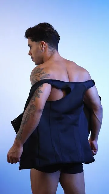 Your boyfriend always wears the dumbest shirtfor big guys#fyp #Nebility #autumn #compressionshirt #gymtok #menclothing #menfashion#shopvideocarnival#tiktokshoploveatfirstfind 