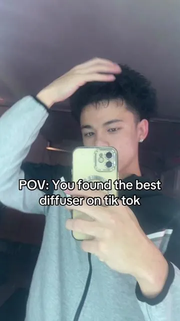 Be making straight hair turn curly 🤷‍♂️ #16guard #barber #curlyhair #diffuser #blowouthair #evancutz #fypage #blowouthair 