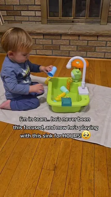 Forget expensive toys, THIS is the secret to toddler entertainment.. My son can't sit still for 5 minutes, so it's really surprising that this play sink kept him entertained for so long! #kidsactivities #toys #playsink #tiktokshop #toddlersoftikok #momsoftiktok #giftideas #trending #foryoupage #viralvideo 
