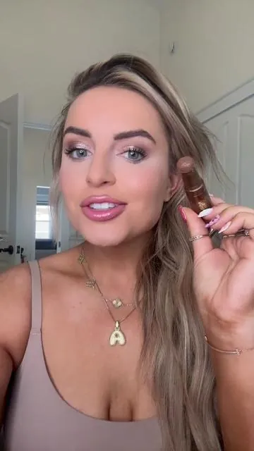 This blush tho!!!!! I got 2 sets, cool bronze and pink because it's b1g1 right now #contourhack #bronzertutorial #makeuptok #makeupfinds #newmakeup #makeuprelease #basemakeup #makeupforbeginners #makeuptutorial #BeautyTok #mua #beautyhacks #fyp #tiktokmademebuyit #tiktokshoploveatfirstfind 