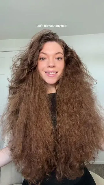Which blowout barrel size is your fav? Folllow for hair tutorials 🤍 #hair #hairtok #hairtutorial #blowout #blowoututorial #hairstyle #hairstyles #easyhairstyles #curlyhair #longhair #wavytalk 