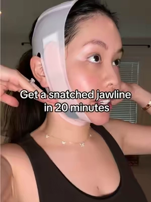 My fave feels much more lifted and jawline feels snatched after 20 minutes of using this. #snatchedface #snatchedjawline #jawline #jawlinetips #jawlinetransformation #jawlinechallenge #jawlinecontour #doublechinreduction 