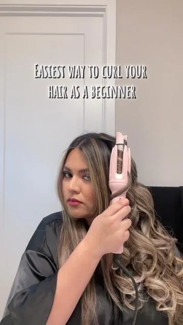 Perfect curls everytime! 🙆🏻‍♀️ #haircurler #hairtoolforbeginners #automatichaircurlerreview #viralautomatichaircurler #viralcurlingiron #rotatingcurlingiron #viralrotatingcurlingiron #hairtok #easyhairtool #easyhairtutorial #hair #curlingiron #howtocurlyourhair #waves 