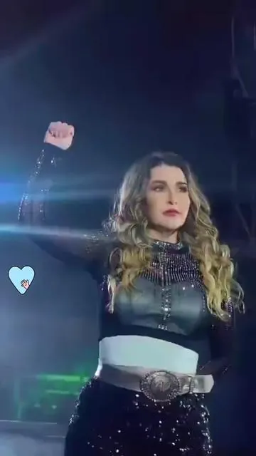 Para los que no saben la señas de mano por si están pasando algo así.#aliciavillarreal pidió ayuda en su concierto en #zitacuaromichoacan esto es real. #laurapausini #paratiiiiiiiiiiiiiiiiiiiiiiiiiiiiiii 