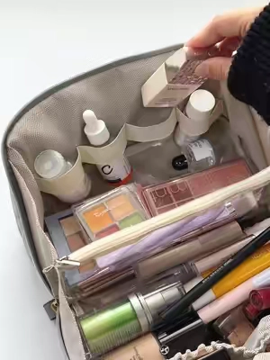 The best makeup bag is the one that can be organized/divided#makeupbag #makeup #beauty #girls #whatsinmybag 