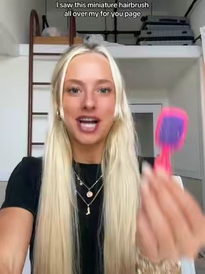 and it’s adorable #minihairbrush #hairbrush #hairdresser #hairtok #hairstyles #tinythings 