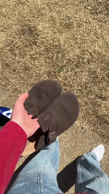 The sale on these clogs is actually crazy, make sure to get them before the sale ends, I love mine #clogs #clogshoes #fyp #tiktokshopfinds #flashsale 