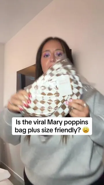 I got influenced to buy this bag from a mom on here because she said it fits a million things and it’s stain proof!! 😩😩😩 